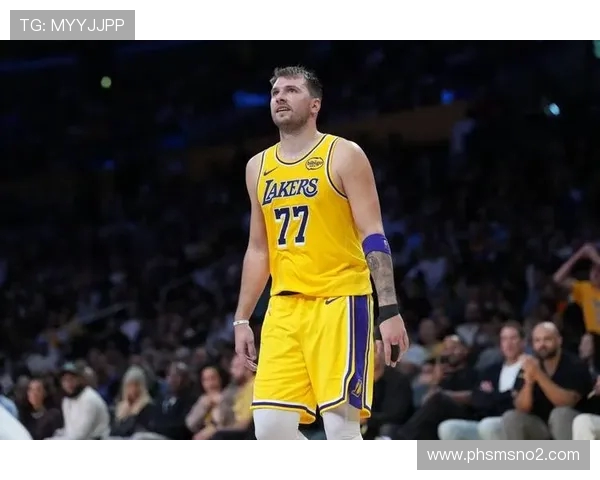 原创值得入选全明星！里夫斯狂砍44分刷新湖人纪录，堪比科比与东契奇